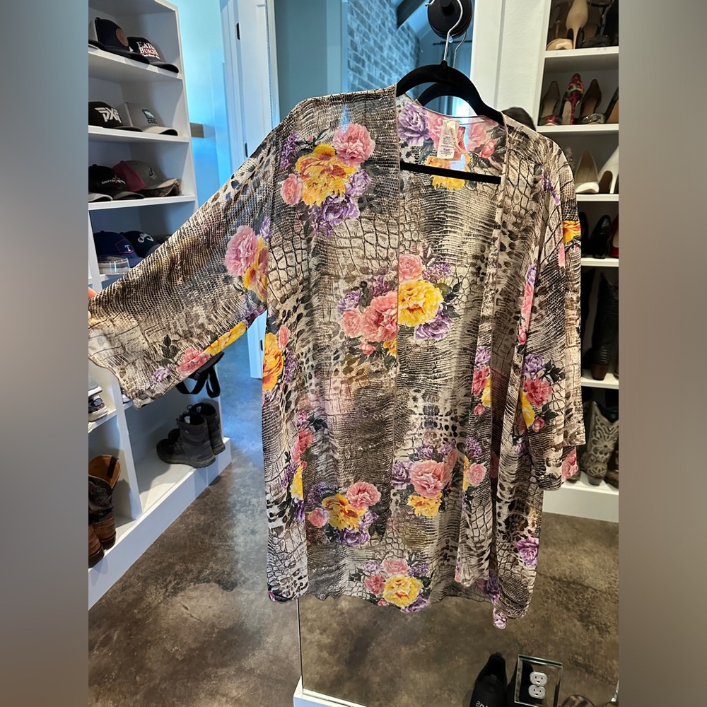 Set of 2 floral and snakeskin kimonos